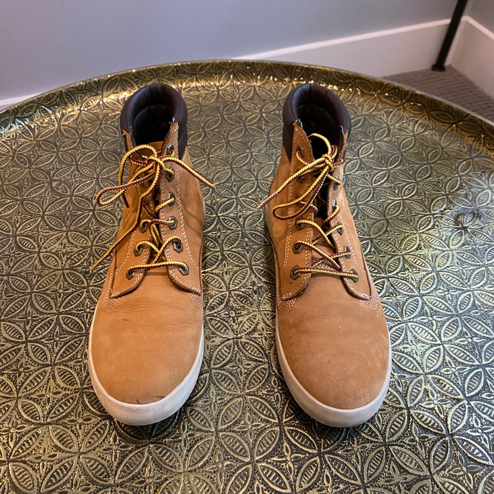 lightly worn - Picture 2 of 3